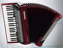 A1683 BRAVO III 120 Red Аккордеон трехголосный с готовым аккомпанементом Hohner A1683